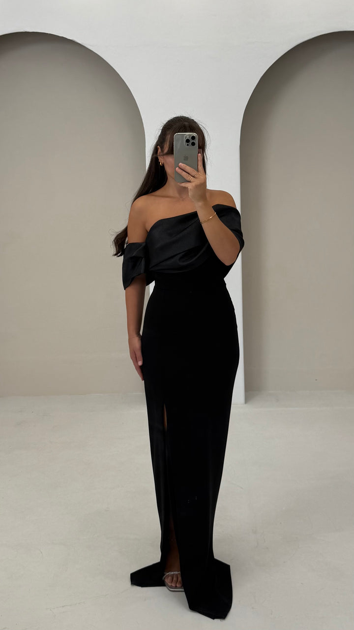 Soria Black