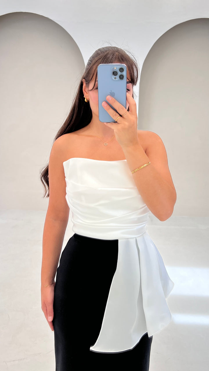 Elviora Black White