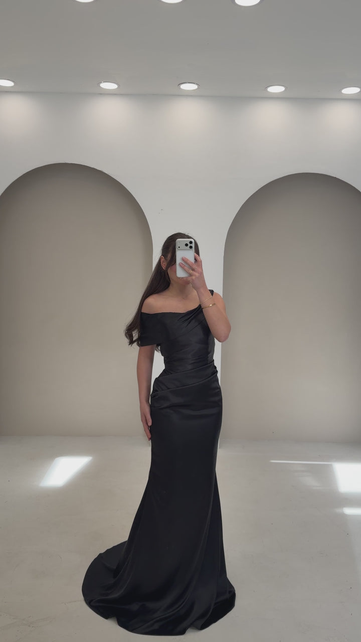 Nila Black